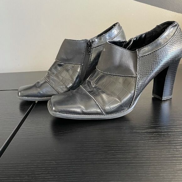 New York Transit Shoes - New York Transit Ankle Side Zip Black Animal Textured Square Toe Heeled Boot, 10